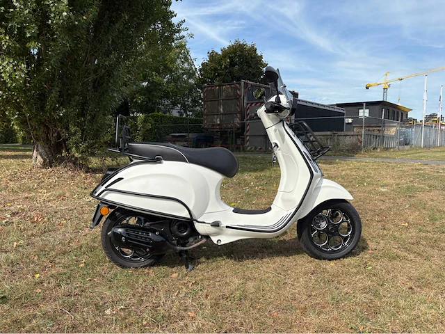 Piaggio vespa sprint full option scooter - afbeelding 32 van  35