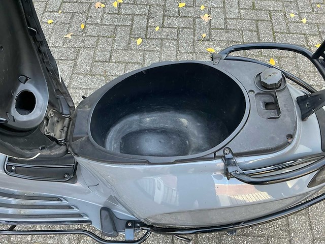 Piaggio vespa sprint scooter - afbeelding 23 van  29