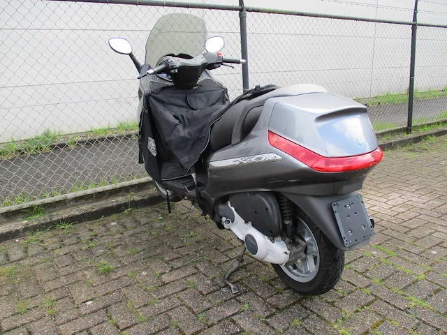 Piaggio x8 - motorscooter - 250 - motorfiets - afbeelding 2 van  11
