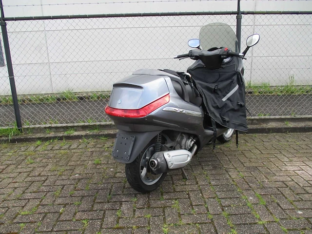 Piaggio x8 - motorscooter - 250 - motorfiets - afbeelding 9 van  11