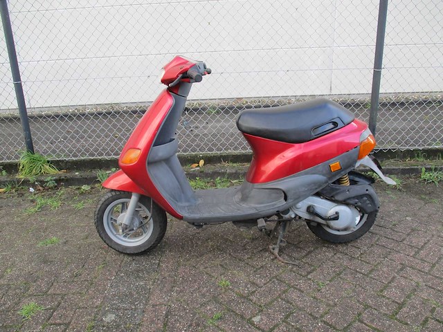 Piaggio zip - bromscooter - 2 takt oldtimer - scooter - afbeelding 1 van  11