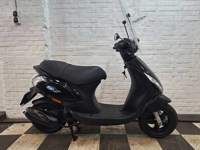 Piaggio zip 25 km snorscooter 4takt - afbeelding 6 van  7