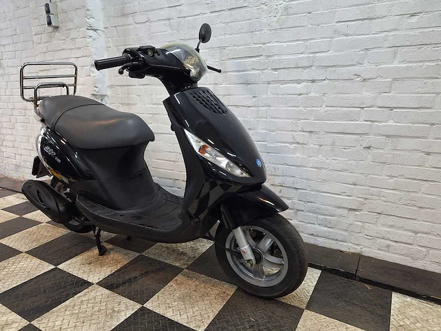 Piaggio zip 25 km snorscooter 4takt - afbeelding 6 van  7