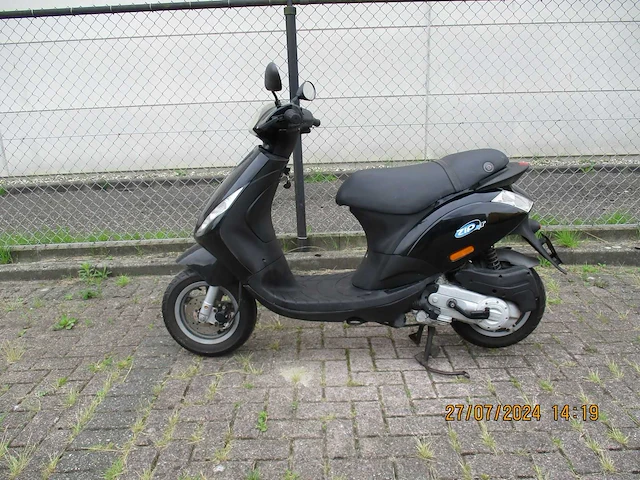 Piaggio zip 4 t - bromscooter - scooter - afbeelding 1 van  11