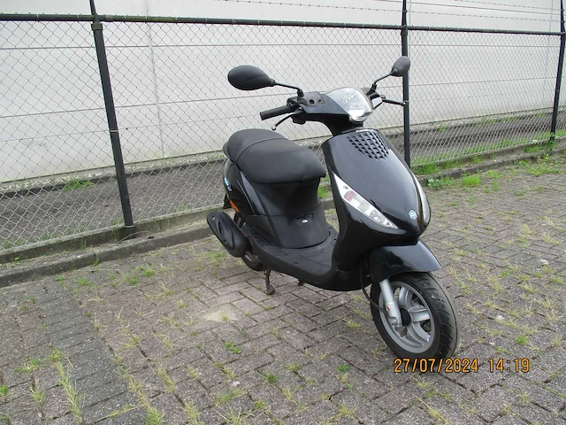 Piaggio zip 4 t - bromscooter - scooter - afbeelding 7 van  11
