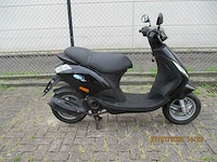 Piaggio zip 4 t - bromscooter - scooter - afbeelding 8 van  11
