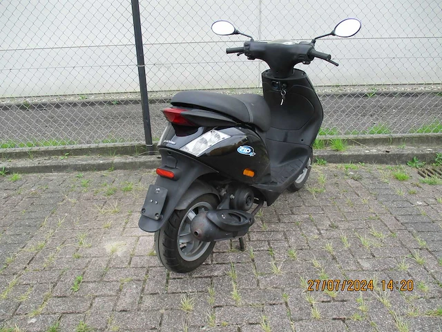 Piaggio zip 4 t - bromscooter - scooter - afbeelding 9 van  11