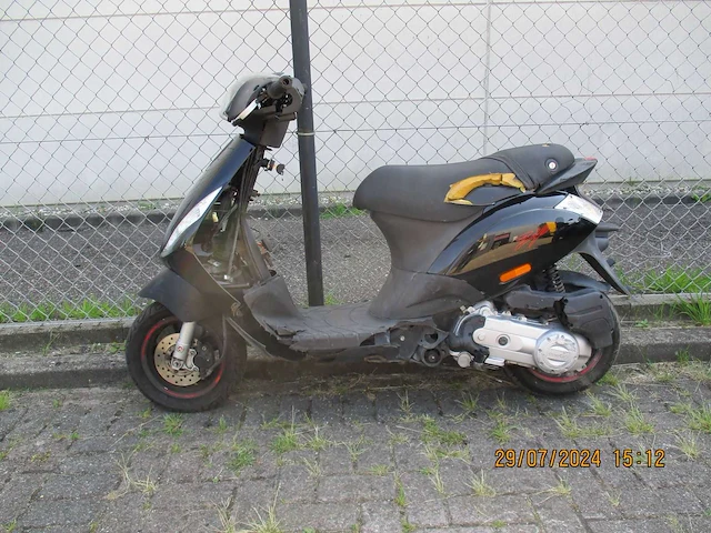 Piaggio zip 4 t injectie - bromscooter - e4 - scooter - afbeelding 1 van  11