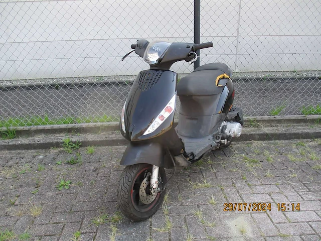 Piaggio zip 4 t injectie - bromscooter - e4 - scooter - afbeelding 4 van  11