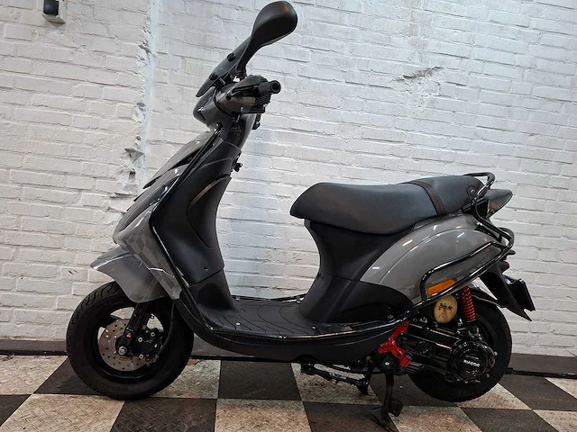 Piaggio zip 45 km bromscooter 4takt - afbeelding 1 van  7