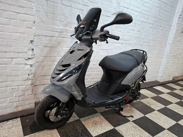 Piaggio zip 45 km bromscooter 4takt - afbeelding 2 van  7
