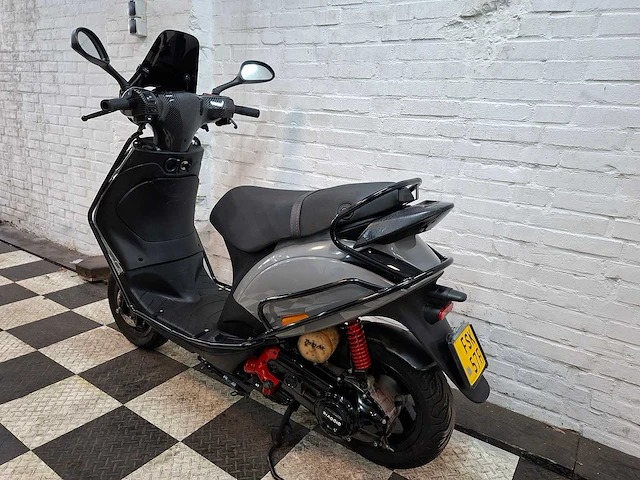 Piaggio zip 45 km bromscooter 4takt - afbeelding 3 van  7