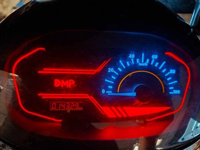 Piaggio zip 45 km bromscooter 4takt - afbeelding 4 van  7