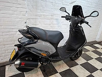 Piaggio zip 45 km bromscooter 4takt - afbeelding 5 van  7