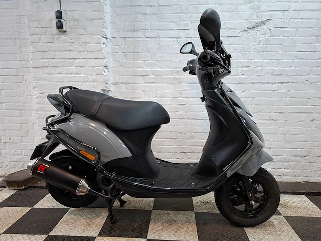 Piaggio zip 45 km bromscooter 4takt - afbeelding 6 van  7