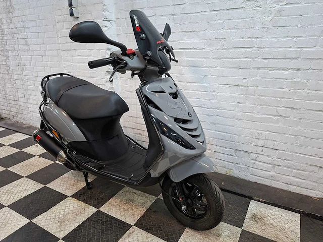 Piaggio zip 45 km bromscooter 4takt - afbeelding 7 van  7