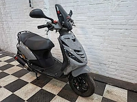 Piaggio zip 45 km bromscooter 4takt - afbeelding 7 van  7
