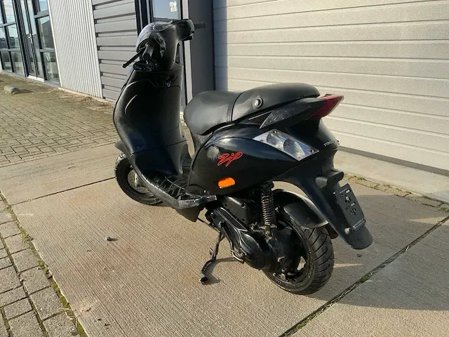 Piaggio zip scooter - afbeelding 8 van  12
