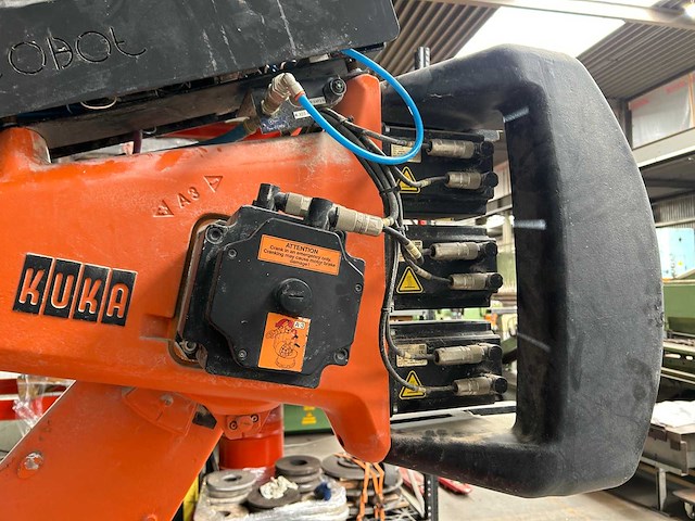 Pick and place - kuka - kr 150l 150sp/2 - industrial robot - 2001 - afbeelding 13 van  14