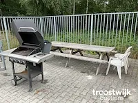 Picknicktafel en barbeque - afbeelding 1 van  4