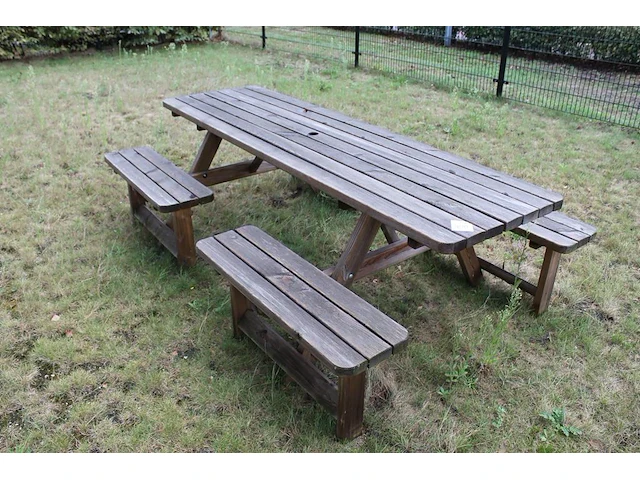 Picknicktafel met 4 bankjes. afmeting 240 x 153 cm. - afbeelding 1 van  2