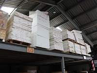 Piepschuim / polystyreen isolatiemateriaal in diverse diktes en afmetingen. ruim 35 stapels / pallets op en... - afbeelding 1 van  3