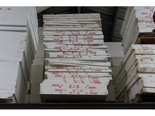Piepschuim / polystyreen isolatiemateriaal in diverse diktes en afmetingen. ruim 35 stapels / pallets op en... - afbeelding 3 van  3
