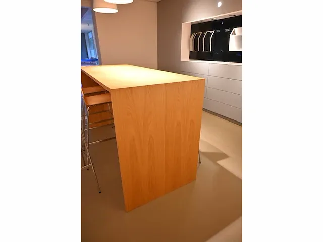 Piiroinen - design bartafel met 6 barkrukken - afbeelding 5 van  7