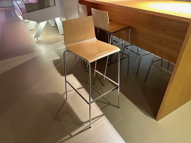 Piiroinen - design bartafel met 6 barkrukken - afbeelding 3 van  5