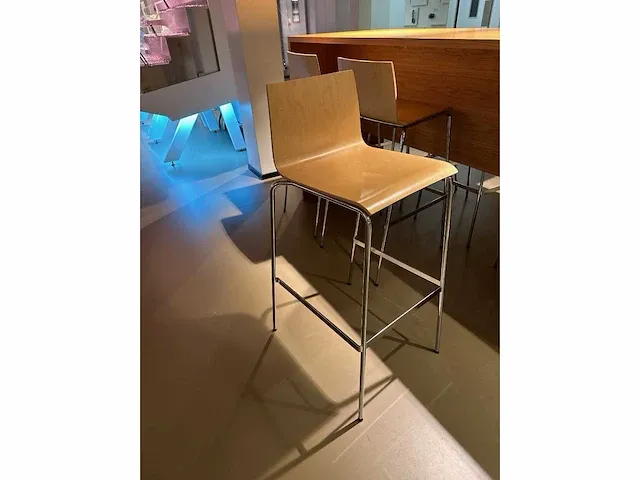 Piiroinen - design bartafel met 6 barkrukken - afbeelding 4 van  5