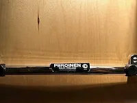 Piiroinen - design bartafel met 6 barkrukken - afbeelding 5 van  5