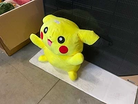 Pikachu model knuffel - afbeelding 2 van  3