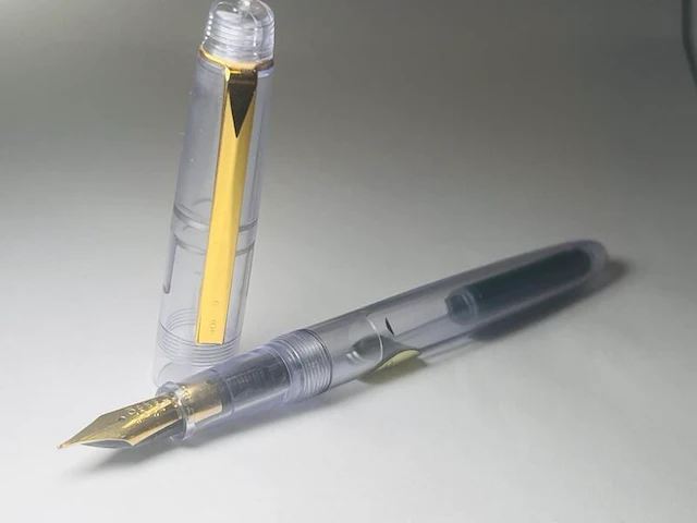 Pilot japan new old stock transparante vulpen met originele sticker - afbeelding 1 van  4