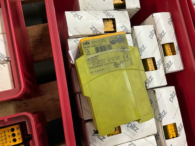 Pilz pze x4v 3/24vdc veiligheidsrelais (20x) - afbeelding 2 van  3