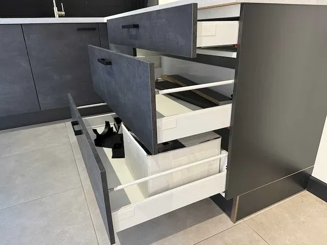 Pino - showroomkeuken - afbeelding 11 van  26
