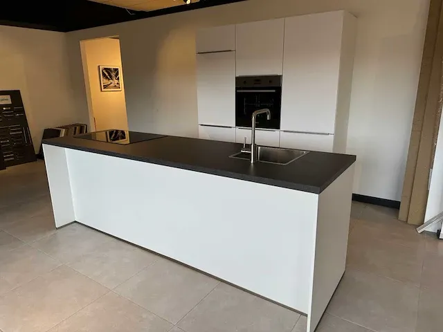 Pino - showroomkeuken - afbeelding 1 van  30