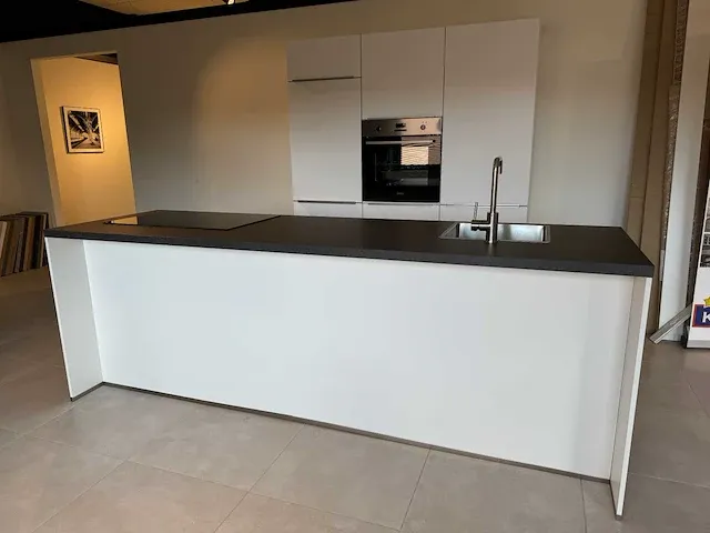 Pino - showroomkeuken - afbeelding 12 van  30