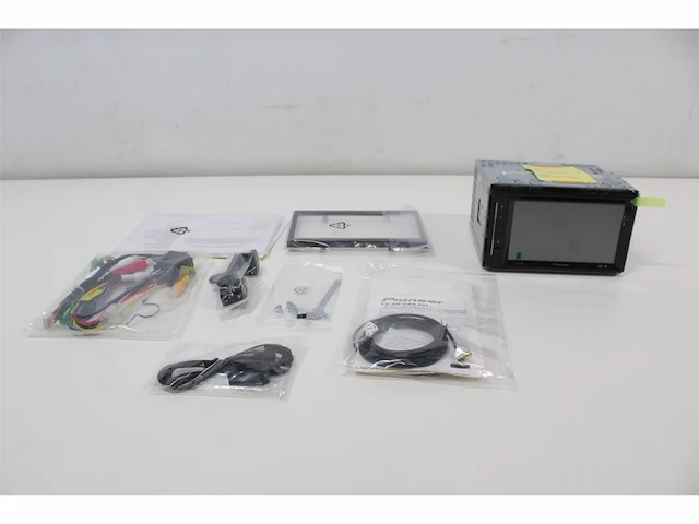 Pioneer avh-a240dab 2-din multimedia autoradio met dab en bluetooth - afbeelding 2 van  3