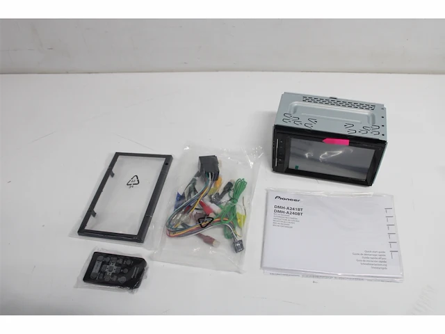 Pioneer dmh-a241bt multimedia autoradio dubbeldin bt - afbeelding 2 van  3