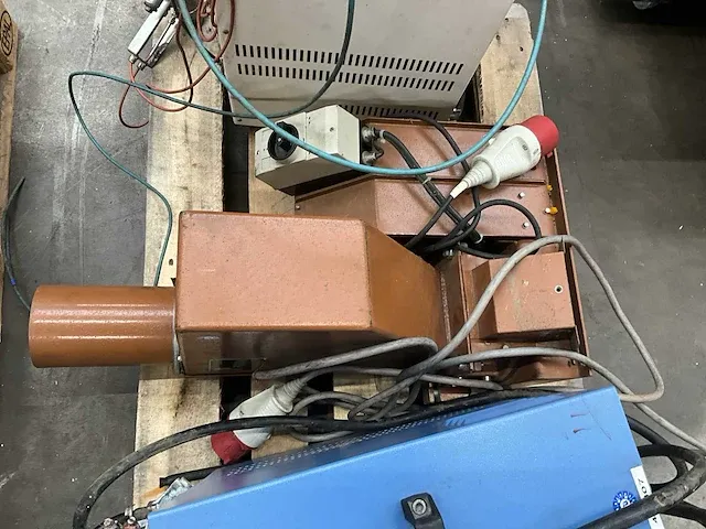 Piovan toebehoren kunststof spuitgietmachine (8x) - afbeelding 8 van  13