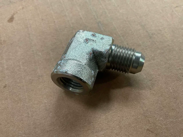 Pipe to tube elbow (24x) - afbeelding 1 van  5