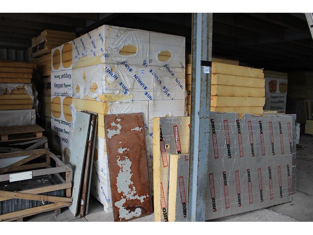 Pir platen 140 / 142 mm recticel en kingspan. ruim 70 pakken met 2,16 m2. - afbeelding 1 van  6