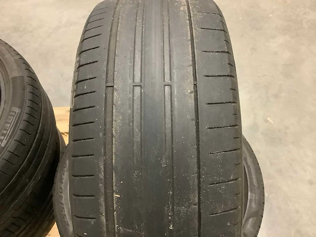 Pirelli 255/40 r20 autoband (4x) - afbeelding 8 van  8