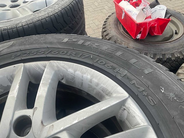 Pirelli autoband met porsche velg 255/60 r17 (4x) - afbeelding 6 van  8