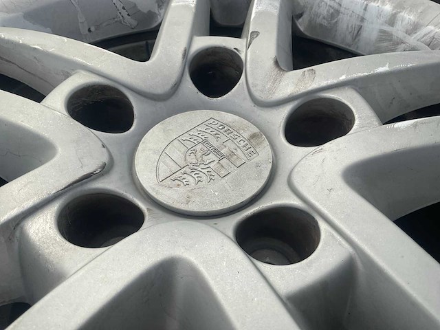 Pirelli autoband met porsche velg 255/60 r17 (4x) - afbeelding 5 van  8