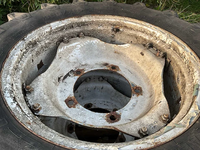 Pirelli band met velg (2x) - afbeelding 2 van  6