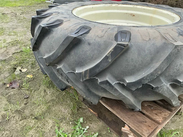 Pirelli cinturato 16.9-r30 tm 150 wiel en velg - afbeelding 3 van  4