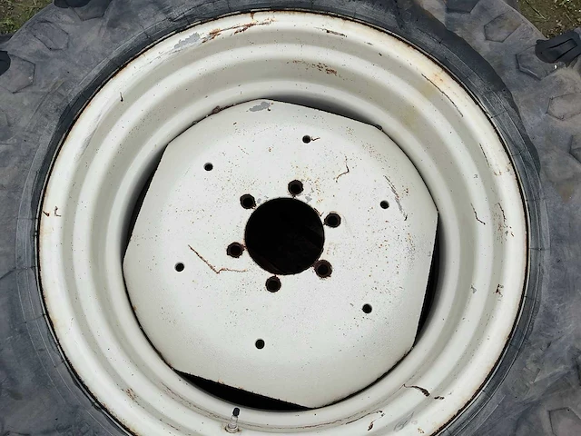 Pirelli cinturato 16.9-r30 tm 150 wiel en velg - afbeelding 4 van  4