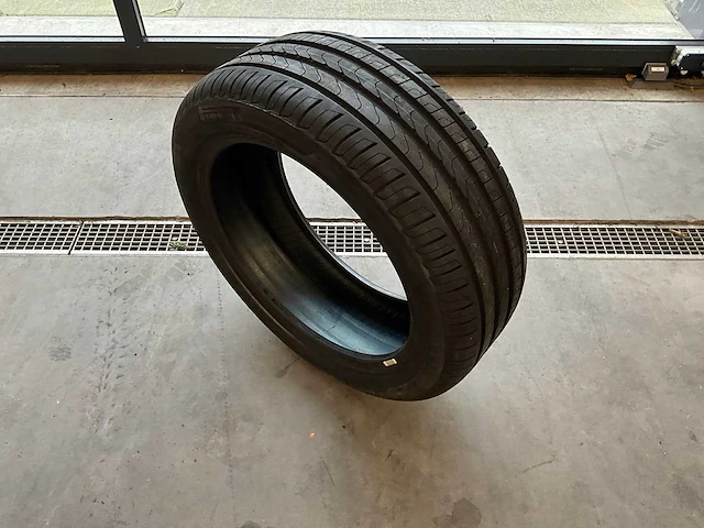 Pirelli "cinturato p7" 245/45 r18 - afbeelding 1 van  7