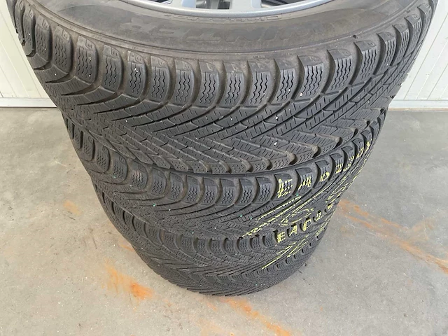 Pirelli cinturato winterbanden 5x 150 - afbeelding 3 van  3
